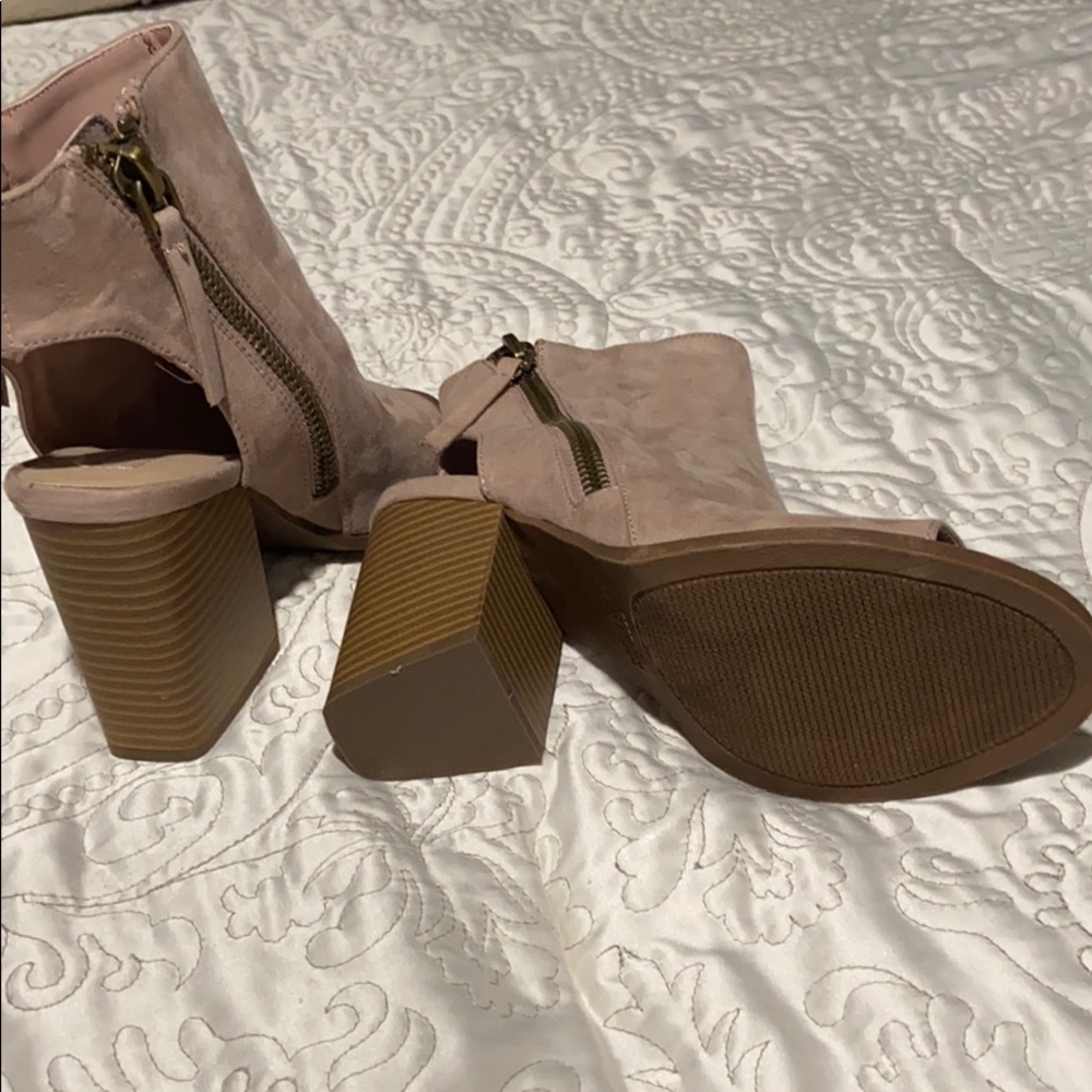 Heels - Picture 5 of 5